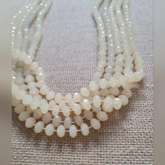 Statement beaded necklace - Picture 4 of 5